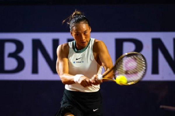 皇冠现金网登录 罗马赛郑钦文0-2高芙无缘四强 全场仅有一局破发